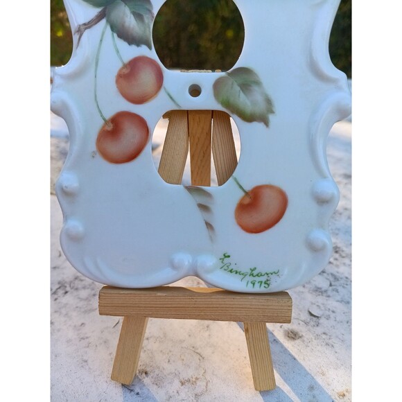 Vintage 1975 Hand Painted Artist Signed Light Switch Cover Ceramic - Picture 4 of 6